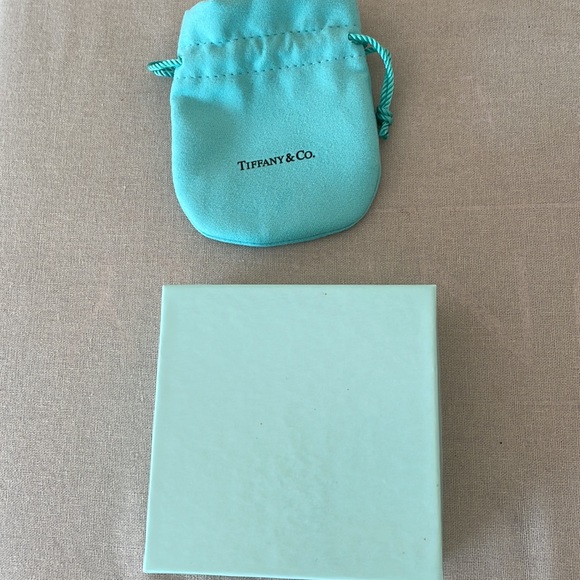 Tiffany & Co Open Heart Pendant necklace - Picture 3 of 5